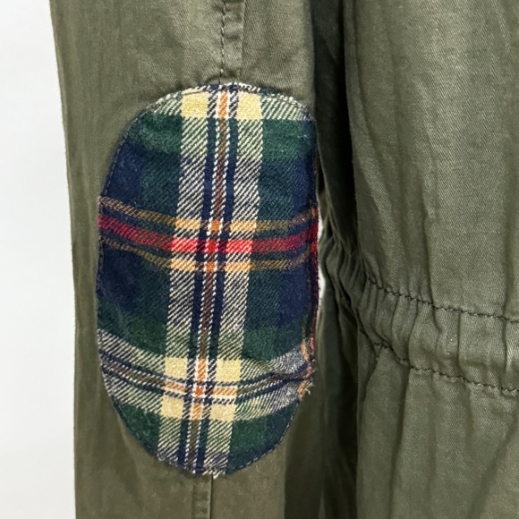 Lightweight Vintage Jacket with Plaid Accents - Picture 10 of 13